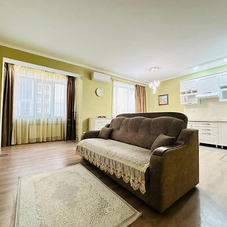 Apartament Central Park In The City Center Ałma Ata Zewnętrze zdjęcie