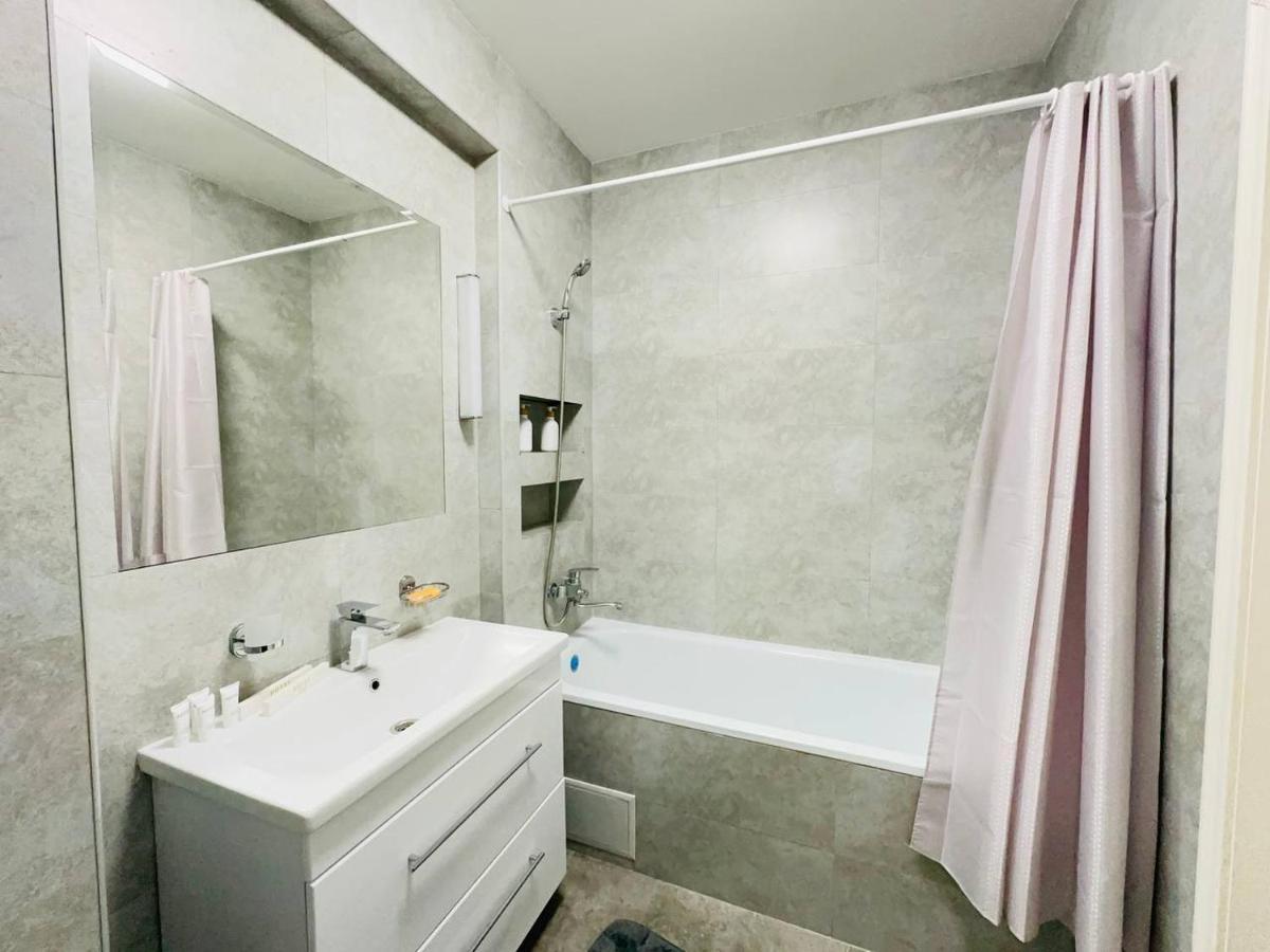 Apartament Central Park In The City Center Ałma Ata Zewnętrze zdjęcie